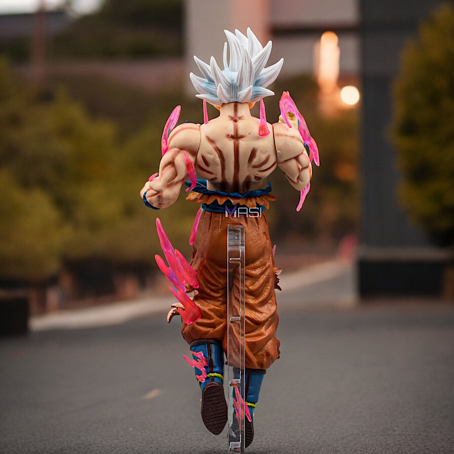 Ultra Instinct Awakened – Goku Twin Aura Edition (24cm)